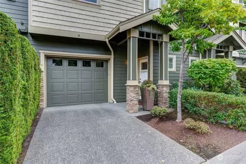 320 Chelan Pl NE #H2, Renton, WA 98059