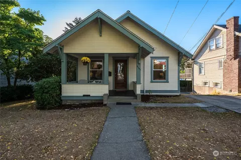 2107 28th Ave W, Seattle, WA 98199