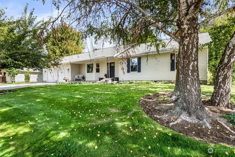 231 Concord Ln, Zillah, WA 98953