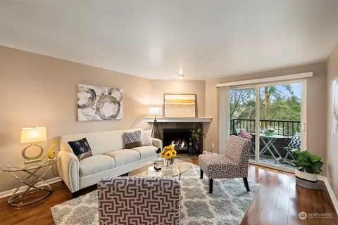 726 Kirkland Cir #C304, Kirkland, WA 98033