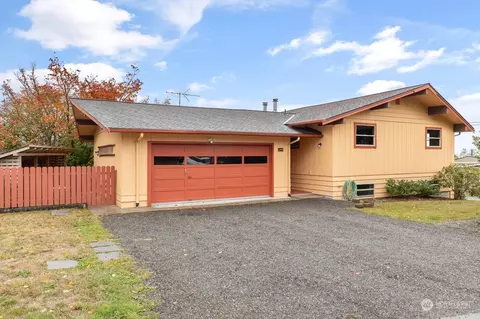 1144 Leahy Dr, Coupeville, WA 98239