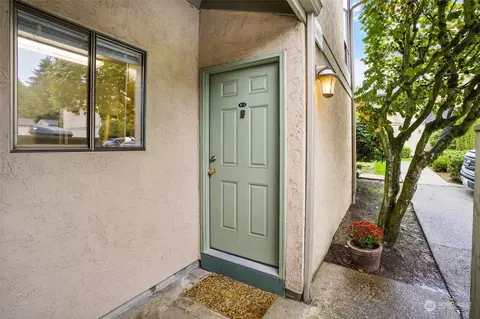 10017 NE 138th Pl #B3, Kirkland, WA 98034