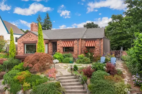 1808 28th Ave W, Seattle, WA 98199