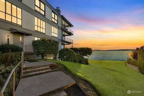 6333 Lake Washington Blvd NE #402, Kirkland, WA 98033