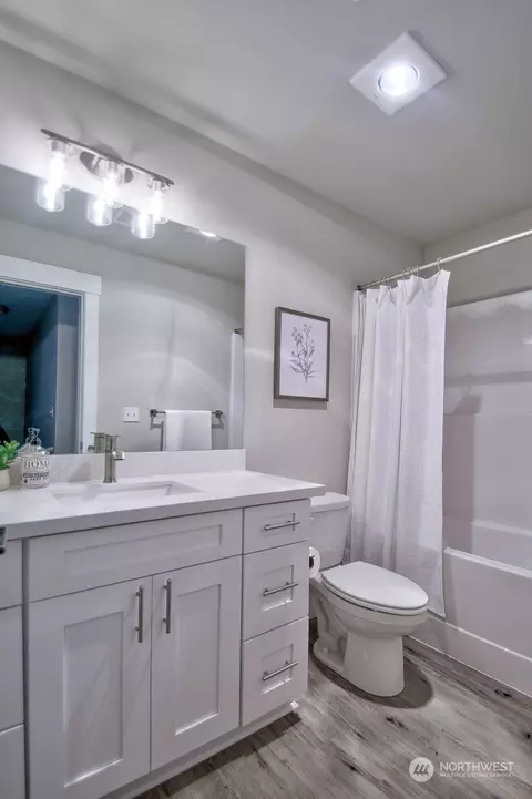 Bath - 2113 Hawks View Ln, Winlock, WA 98596 photo 5 of 5