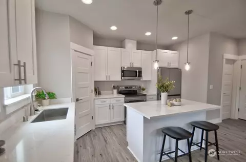 Kitchen - 2113 Hawks View Ln, Winlock, WA 98596 photo 3 of 3
