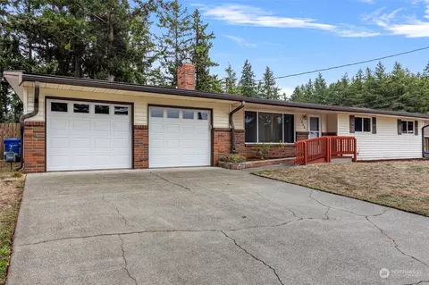 1946 NE 6th Ave, Oak Harbor, WA 98277