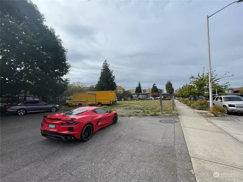 506 W Gowe St, Kent, WA 98032