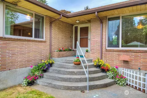 1004 SW 116th St, Burien, WA 98146