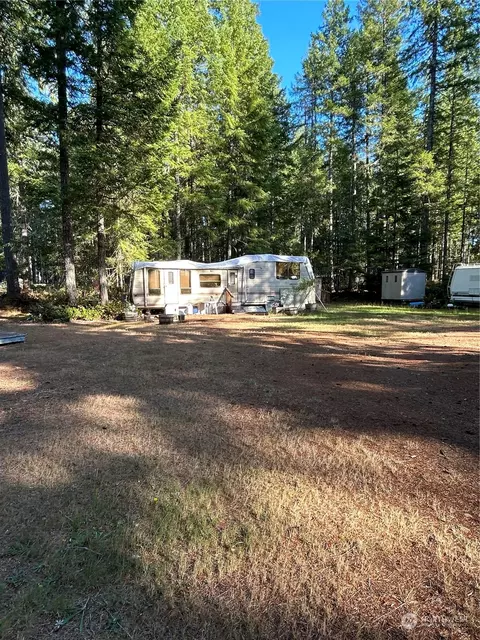 180 N Chinook Dr N, Hoodsport, WA 98548