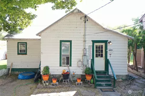 418 Juniper St S, Omak, WA 98841