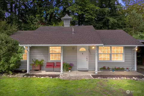 22011 Locust Pl, Lynnwood, WA 98036
