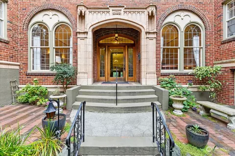 124 Warren Ave #204, Seattle, WA 98109