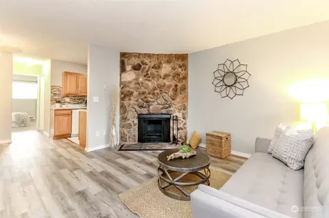 9623 S 248th #E-13, Kent, WA 98030