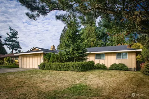 725 Upland Dr, Mount Vernon, WA 98273