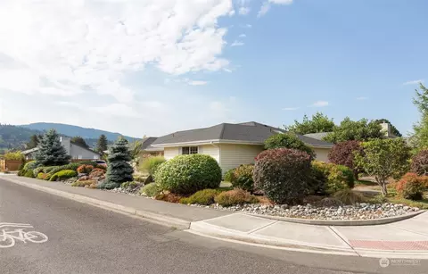 311 N Blake Ave, Sequim, WA 98382 photo 2