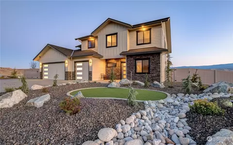 866 NE Conner Ct, East Wenatchee, WA 98802