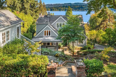 4520 Ferncroft Rd, Mercer Island, WA 98040