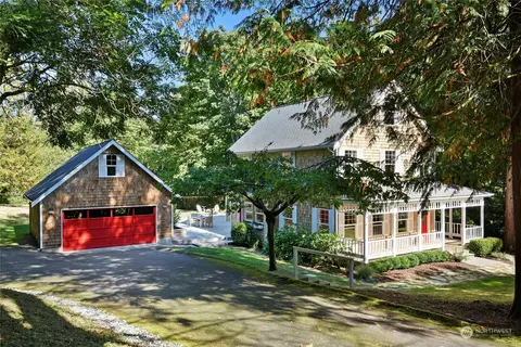 10014 NE Day Rd E, Bainbridge Island, WA 98110