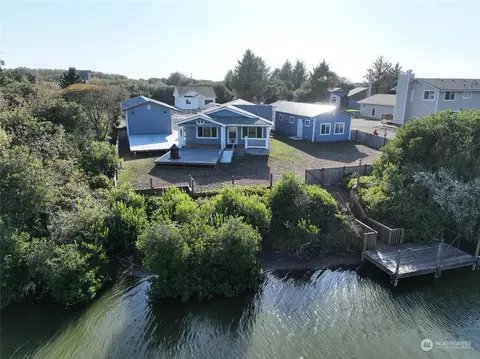 160 Sea Breeze Loop SE, Ocean Shores, WA 98569