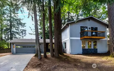 3730 Goldcrest Hts, Olympia, WA 98502