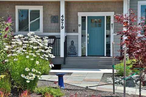 4979 Eagle Ridge Dr, Freeland, WA 98249