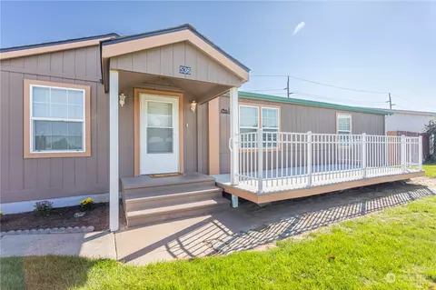536 Newport Plz, East Wenatchee, WA 98802