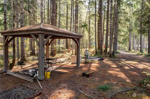 360 N Kokanee Ridge Dr, Hoodsport, WA 98548