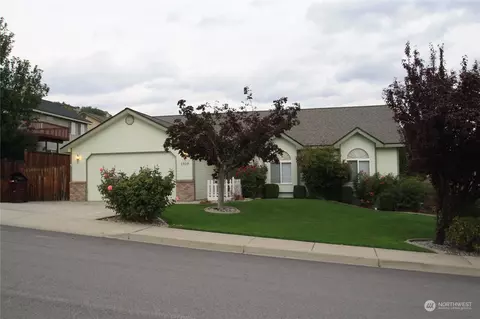 1910 Hideaway Pl, Wenatchee, WA 98801