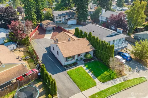 9210 32nd Ave SW, Seattle, WA 98126