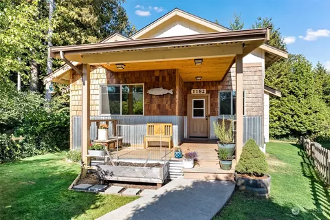 1182 Hughes Ave, Blaine, WA 98230