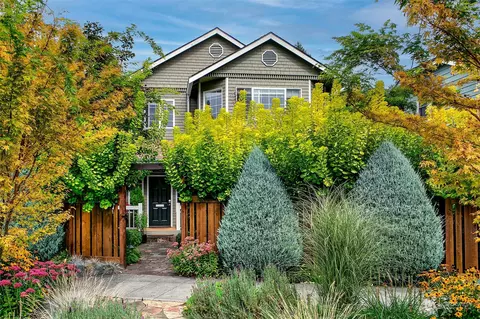 2220 N 57th St, Seattle, WA 98103