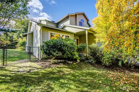 24828 Hillbend Ln NE, Kingston, WA 98346