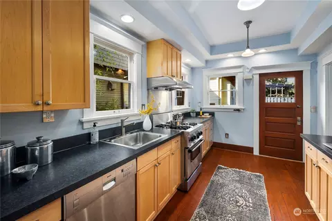 1404 E Harrison St, Seattle, WA 98112 photo 13