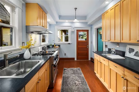 1404 E Harrison St, Seattle, WA 98112 photo 11