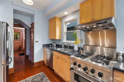 1404 E Harrison St, Seattle, WA 98112 photo 12