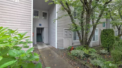 810 Pike St NE #E12, Auburn, WA 98002