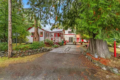 105 Sunnyhill Rd W, Bremerton, WA 98312
