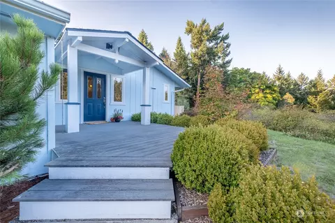 13 W Morris Rd, Coupeville, WA 98239