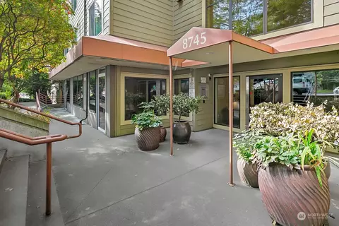 8745 Greenwood Ave N #106, Seattle, WA 98103