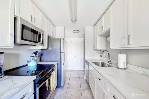 10455 Des Moines Memorial Dr S #N101, Seattle, WA 98168