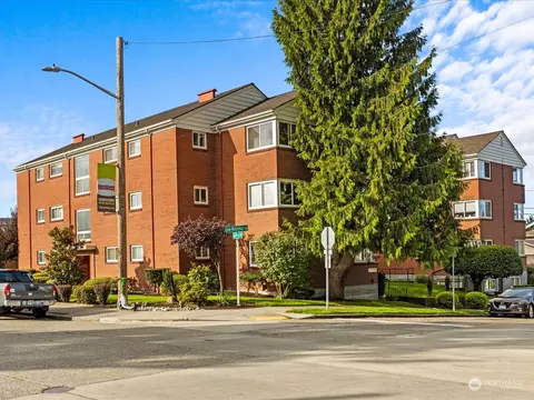 4405 SW Alaska St #303, Seattle, WA 98116