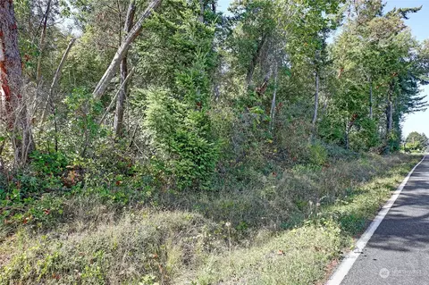 15 Nn E Camano Dr, Camano Island, WA 98282