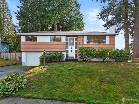6824 192nd St SW, Lynnwood, WA 98036