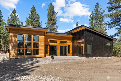 8 Cats Ear Rd, Winthrop, WA 98862