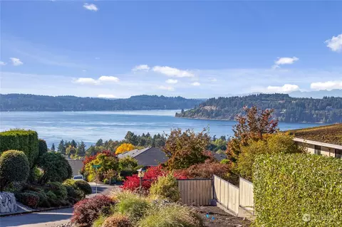 1205 S Fairview Dr, Tacoma, WA 98465