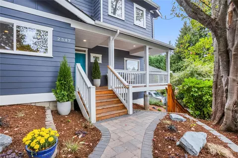 2547 NE 98th St, Seattle, WA 98115