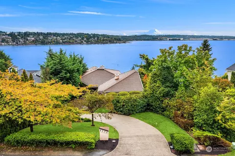 8236 Avalon Dr, Mercer Island, WA 98040