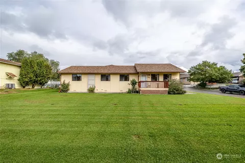 831 Highline Dr, East Wenatchee, WA 98802