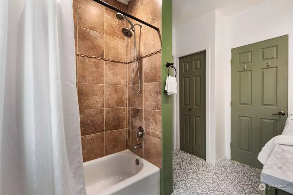  13206 Meridian Ave N, Seattle, WA 98133 photo 23